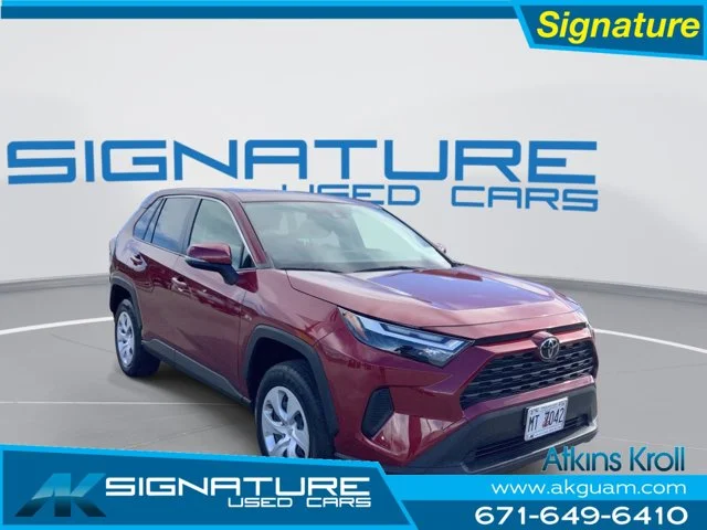 2024 Toyota RAV4 LE FWD's photo