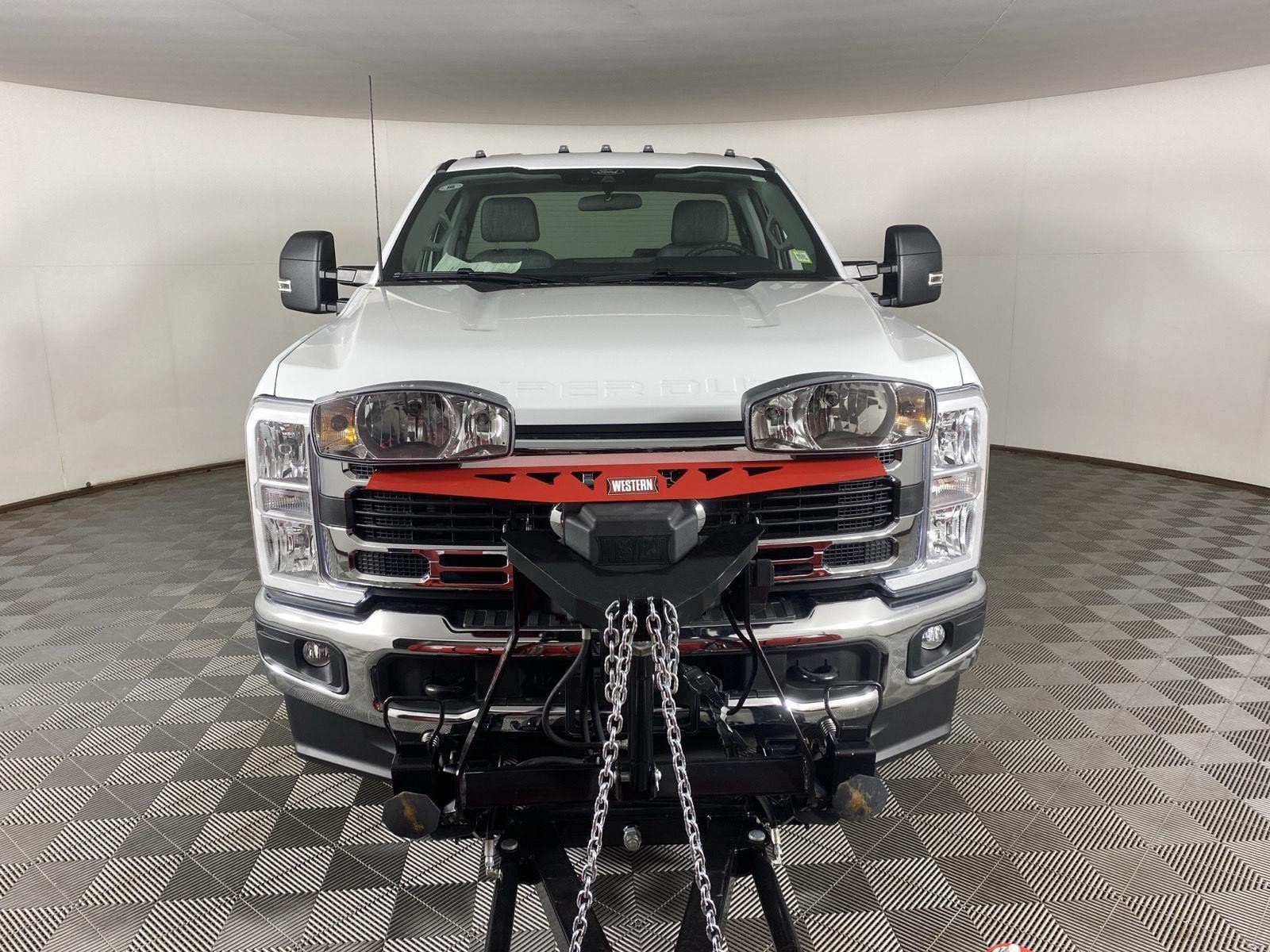 Used 2025 Oxford White Ford XLT image 25