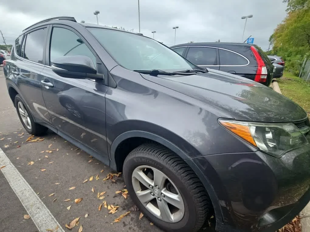 Used 2014 Magnetic Gray Metallic Toyota XLE image 3