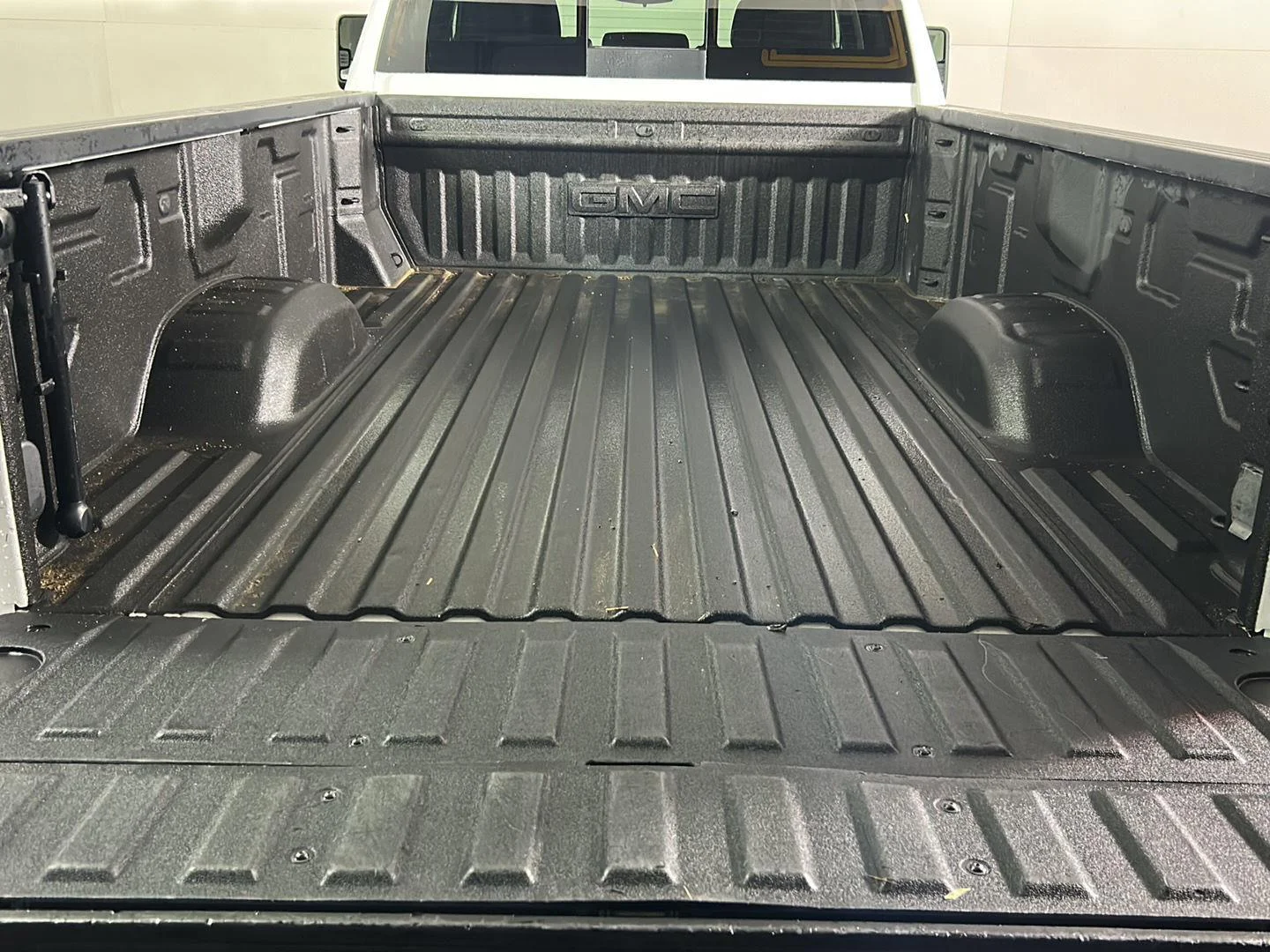 Used 2022 Summit White GMC SLE image 6