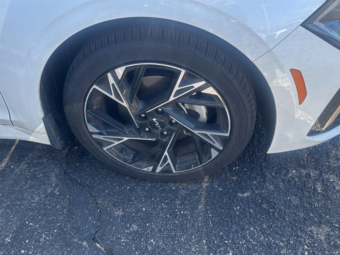 Used 2025 Snow White Pearl Kia GT-Line image 3