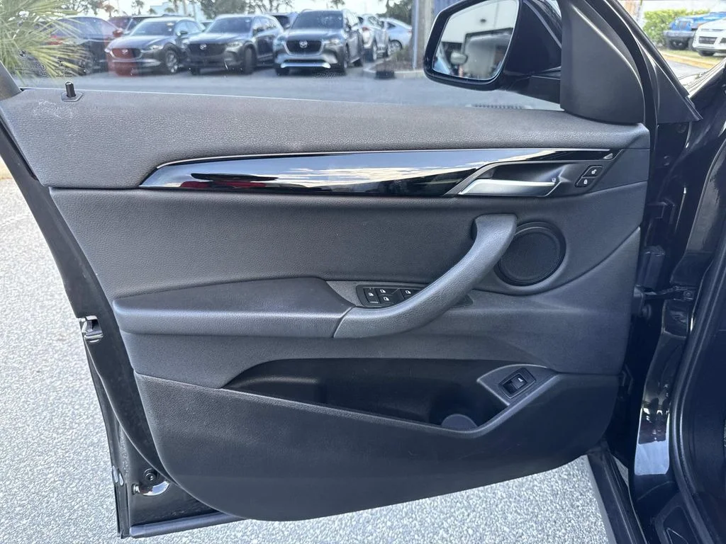 Used 2019 Black BMW sDrive28i image 23