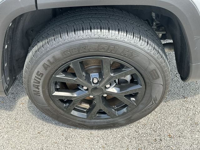 Used 2021 Silver Jeep Limited image 31