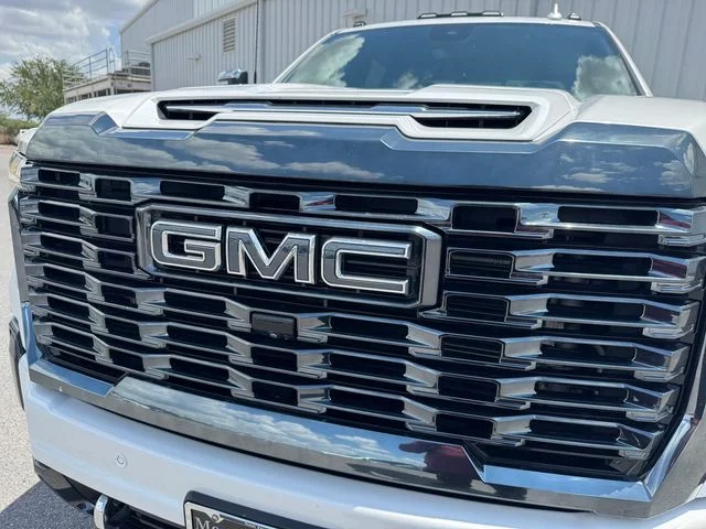Used 2024 White Frost Tricoat GMC Denali Ultimate image 43