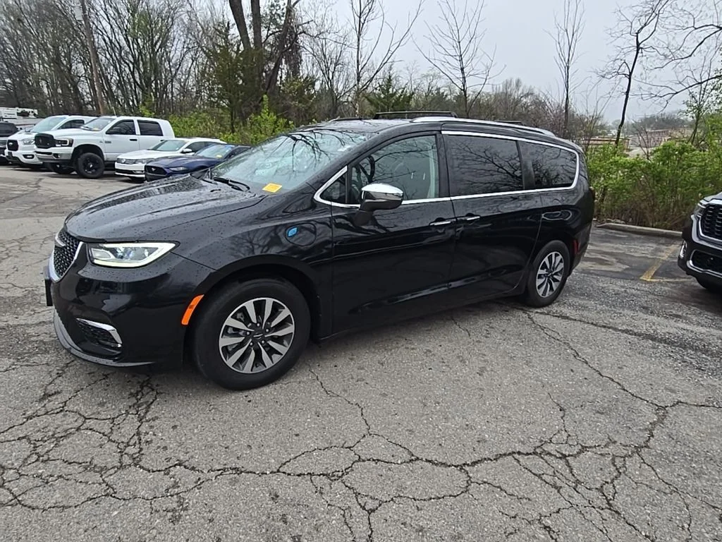 Used 2021 Chrysler Pacifica Hybrid Touring L with VIN 2C4RC1L76MR603236 for sale in Kansas City