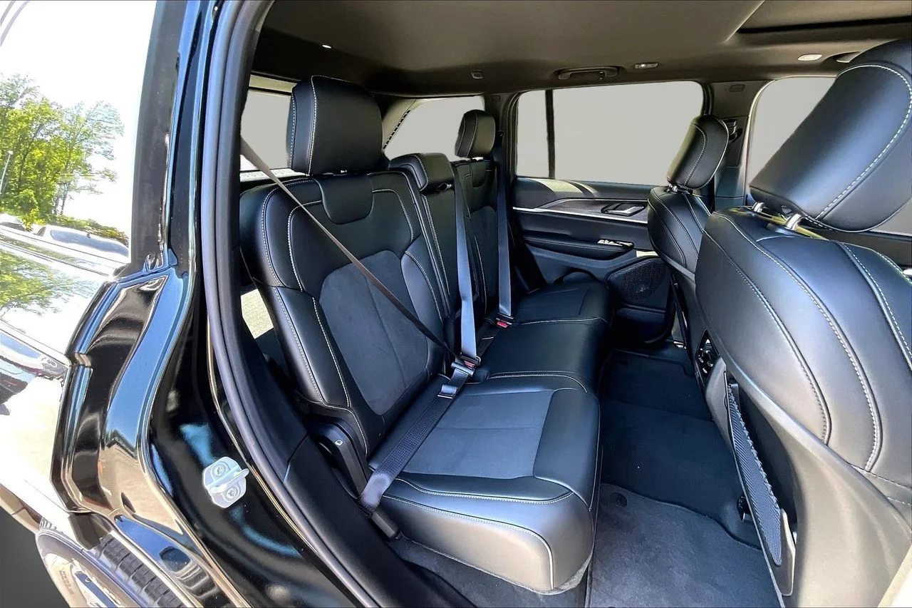 New 2026 Diamond Black Crystal Pearlcoat Jeep Altitude image 20
