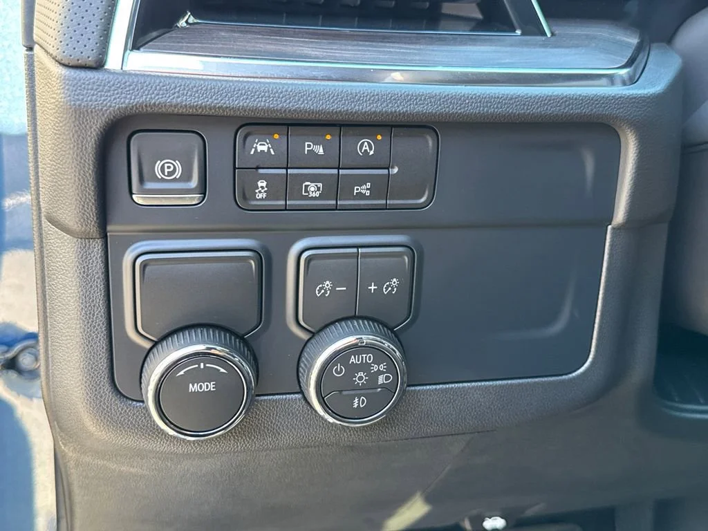 2026 Chevrolet Suburban Premier - Photo 17