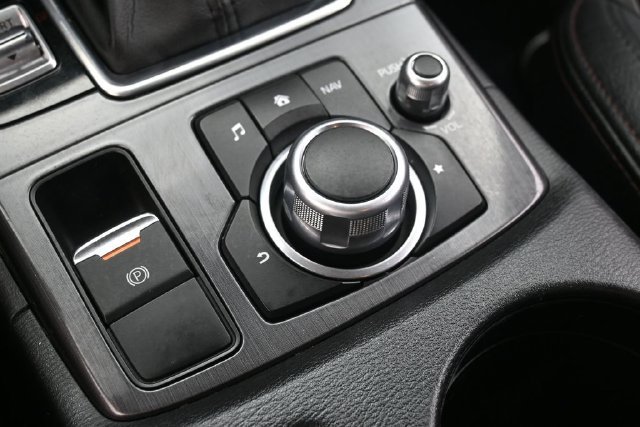 Used 2016 White Mazda Grand Touring image 26