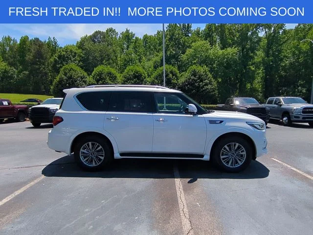 Used 2023 White INFINITI LUXE image 6