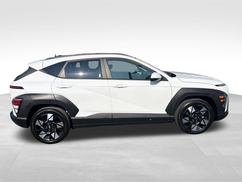 Used 2025 White Hyundai SEL image 6
