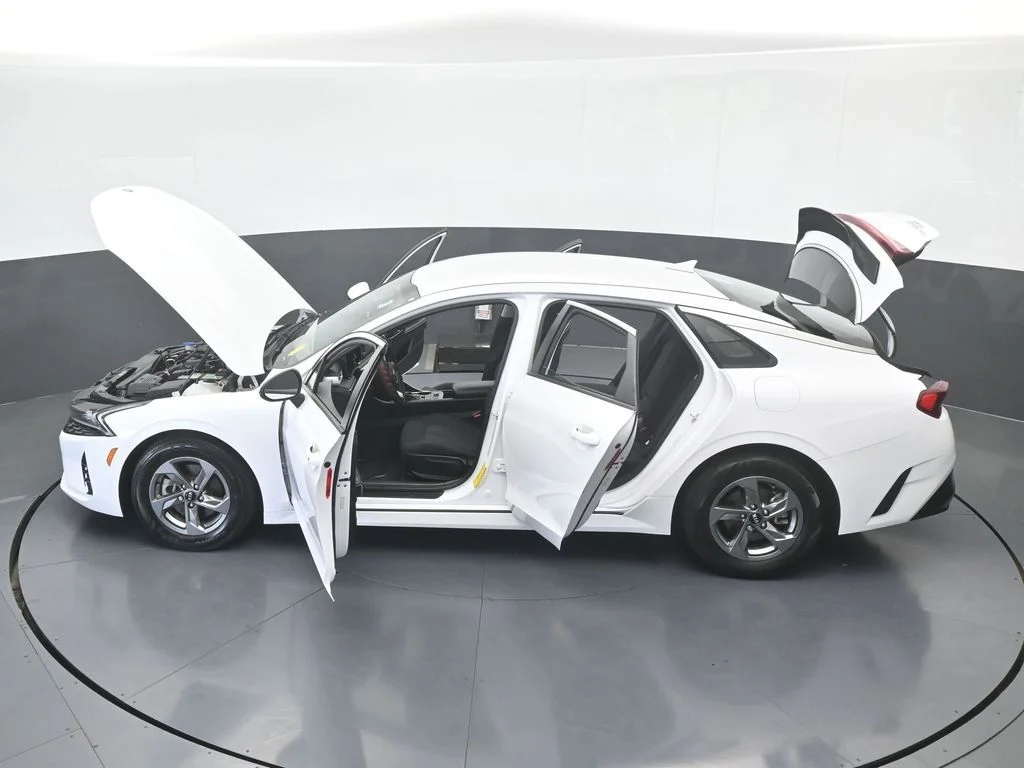 Used 2021 Glacial White Pearl Kia LXS image 68