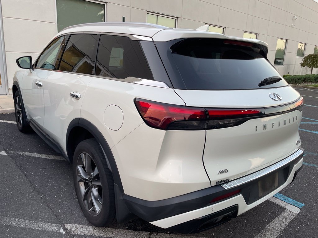 New 2024 Majestic White INFINITI LUXE AWD image 3