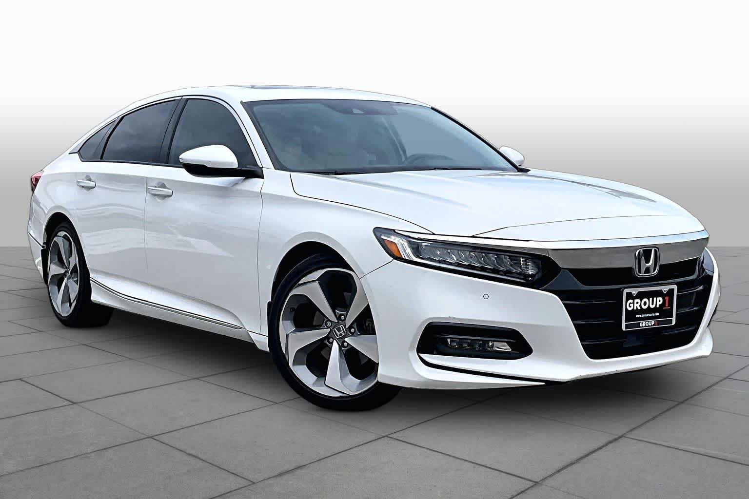Used 2018 Platinum White Pearl Honda Touring 1.5T image 3