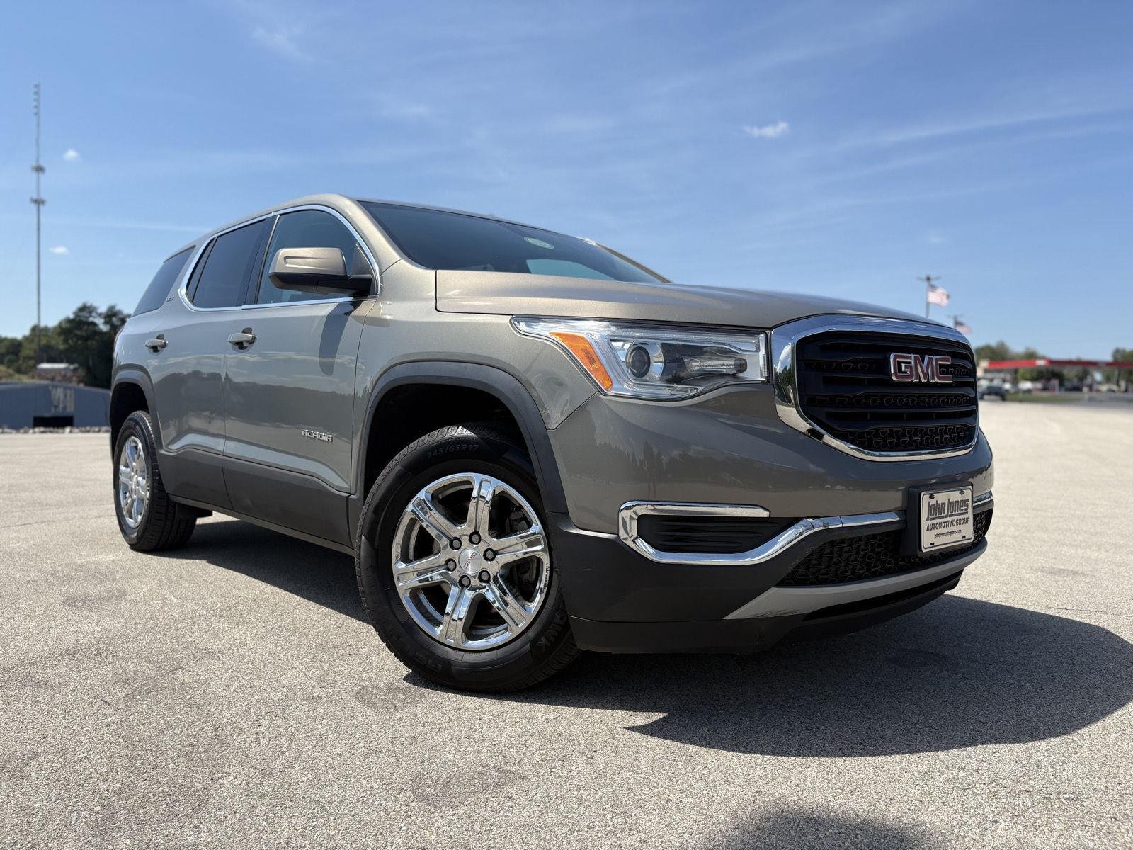 Used 2019 Pepperdust Metallic GMC SLE image 2