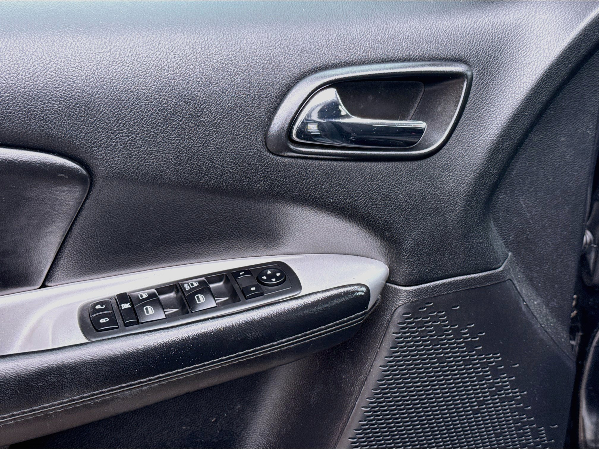 Used 2019 Pitch Black Clearcoat Dodge SE image 13