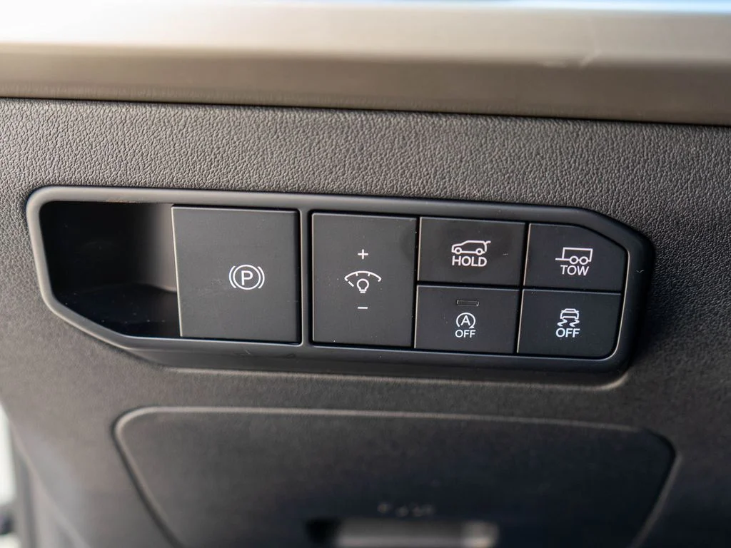 New 2027 Ivory Silver Kia S image 21