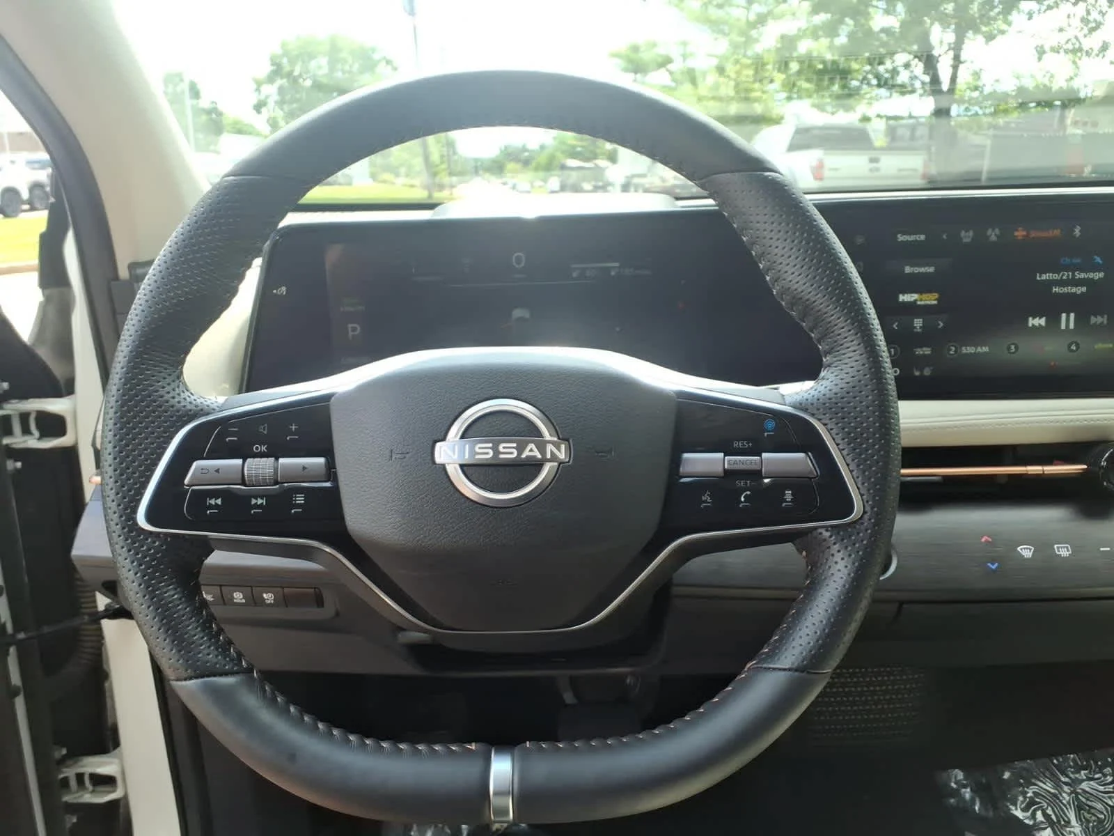 Certified Used 2024 Everest White Pearl Tricoat/Black Diamond Pearl Nissan ENGAGE+ image 24