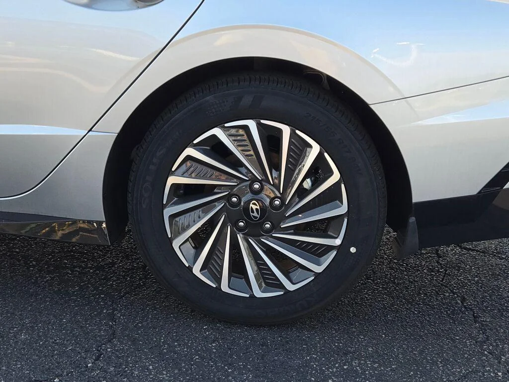 2025 Hyundai Sonata Hybrid Limited - Photo 16
