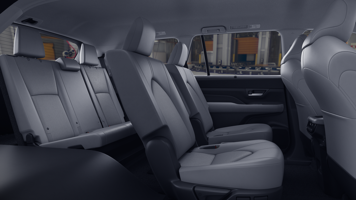 New 2026 Wind Chill Pearl Toyota Hybrid XLE image 21