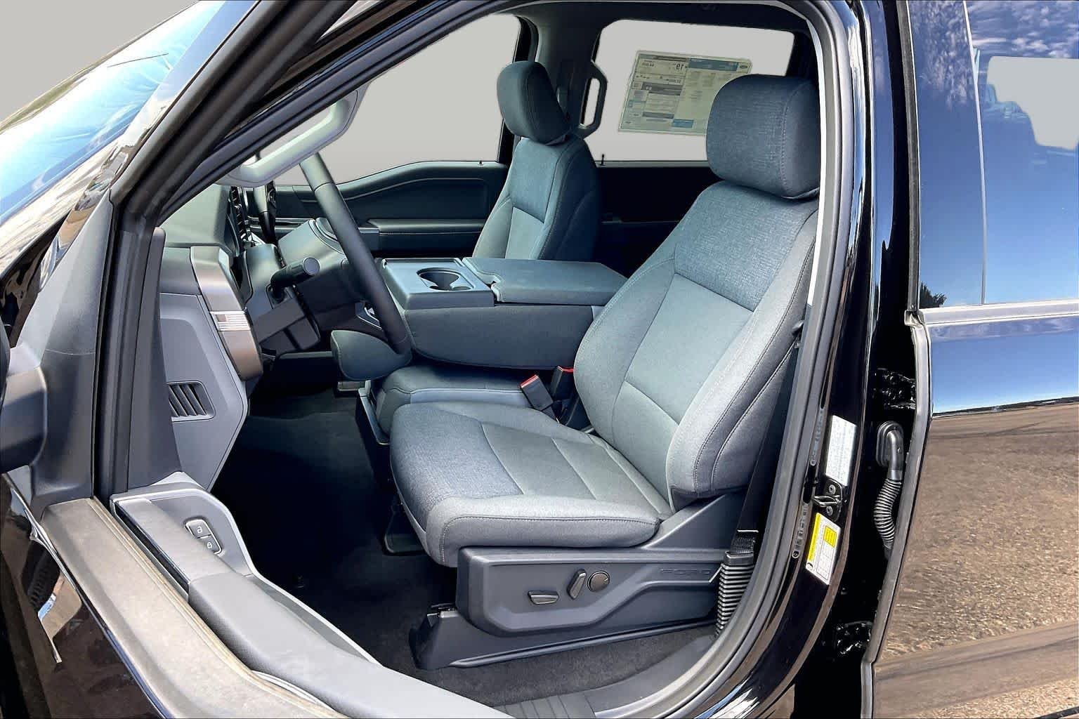 New 2026 Agate Black Metallic Ford XLT image 9