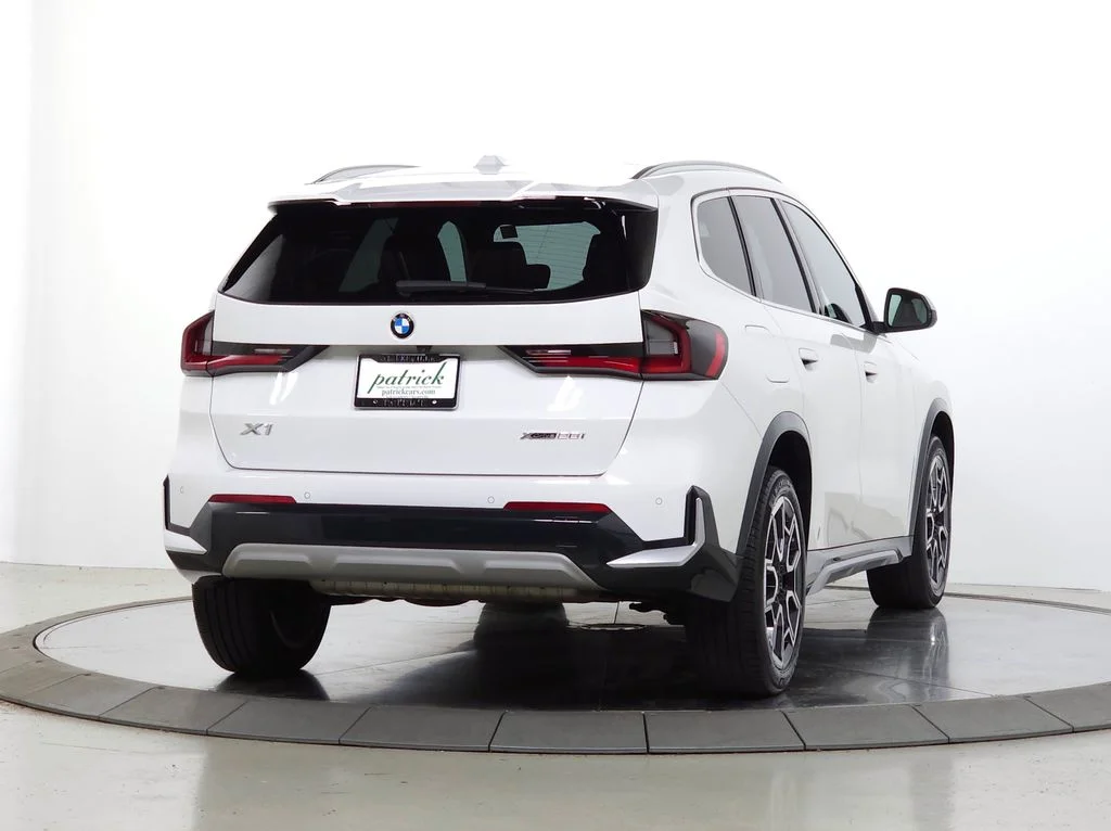 Used 2023 White BMW xDrive28i image 9