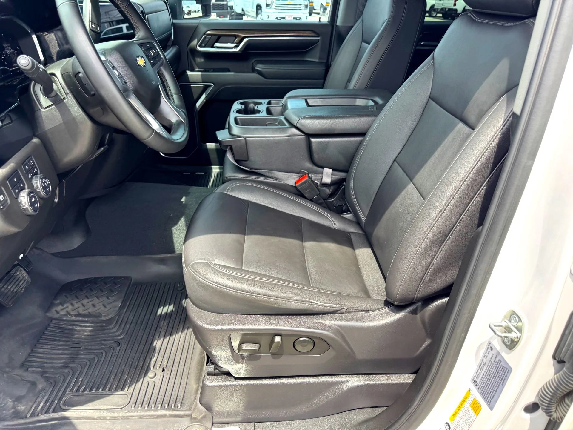 Used 2024 Iridescent Pearl Tricoat Chevrolet LT image 12