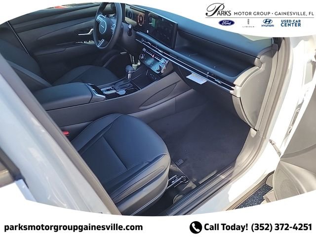 New 2025 White Hyundai SEL image 9