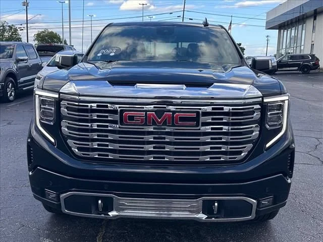 Used 2023 ONYX BLACK GMC Denali image 4