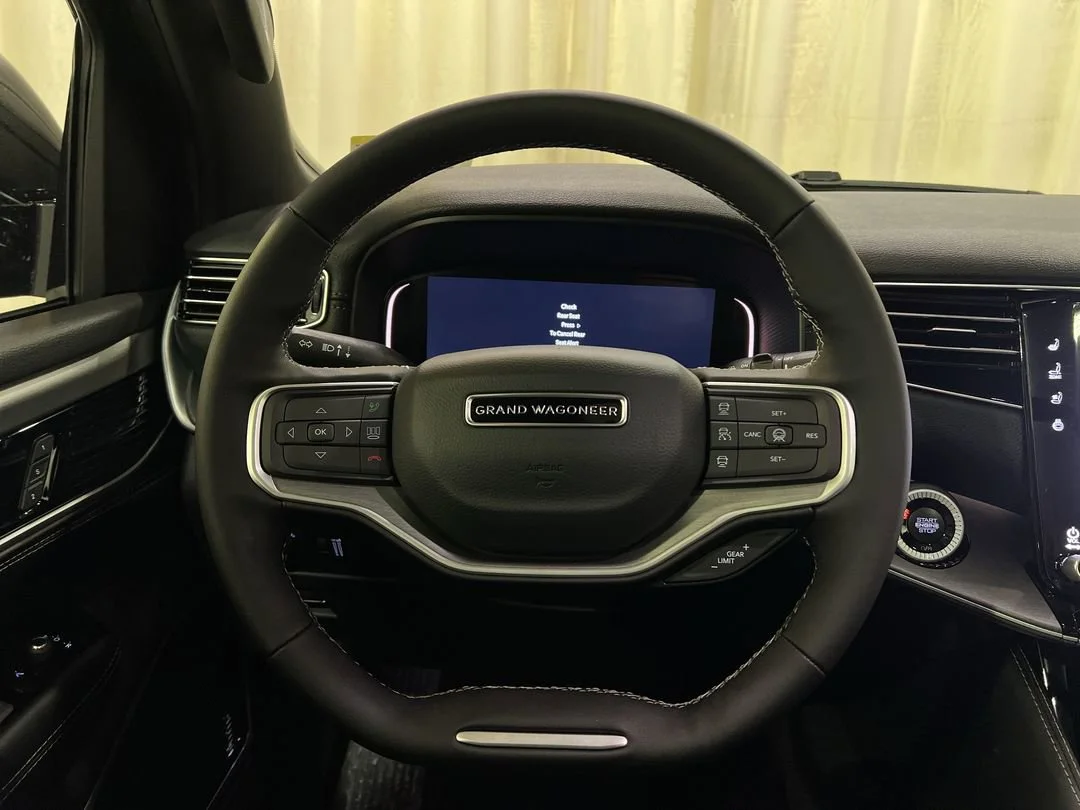 New 2026 Bright White Clear-Coat Exterior Paint Jeep Limited Altitude image 16