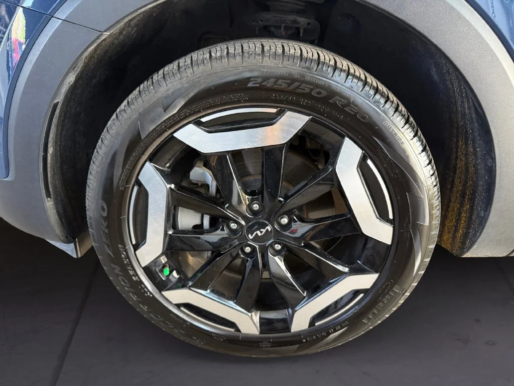 Used 2025 Black Kia S image 9