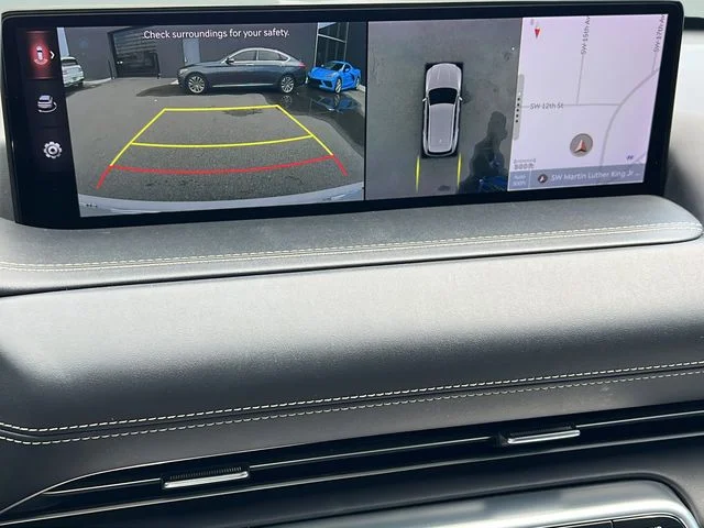 Used 2021 White Genesis 2.5T image 17