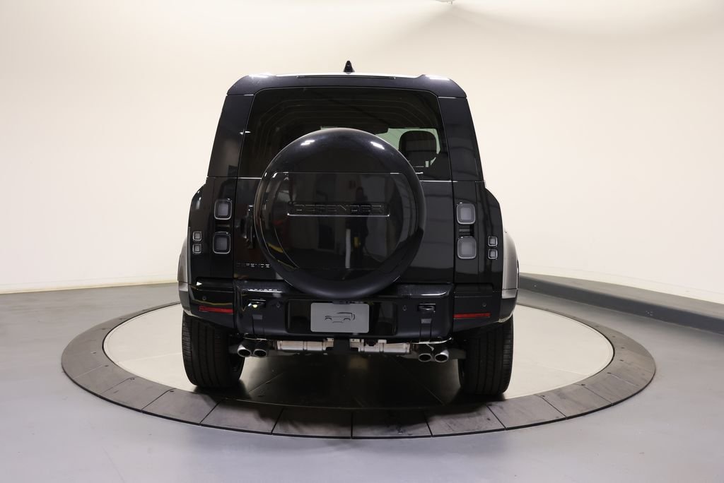 New 2026 Santorini Black Metallic Land Rover V8 image 4