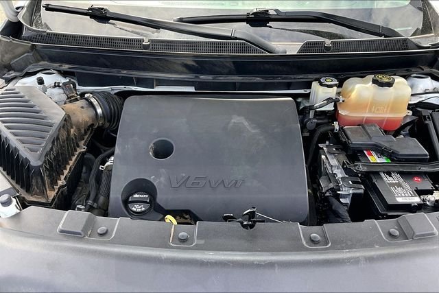 Used 2019 White Buick Essence image 9