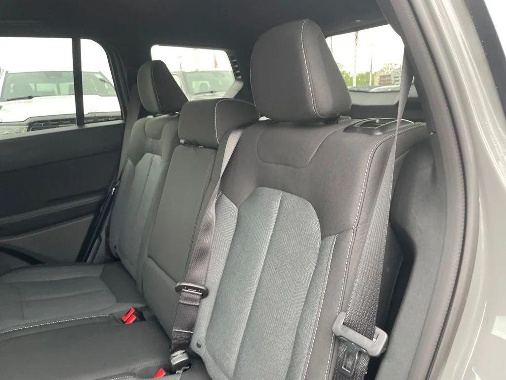 New 2026 Sting-Gray Clear-Coat Exterior Paint Jeep Laredo image 6