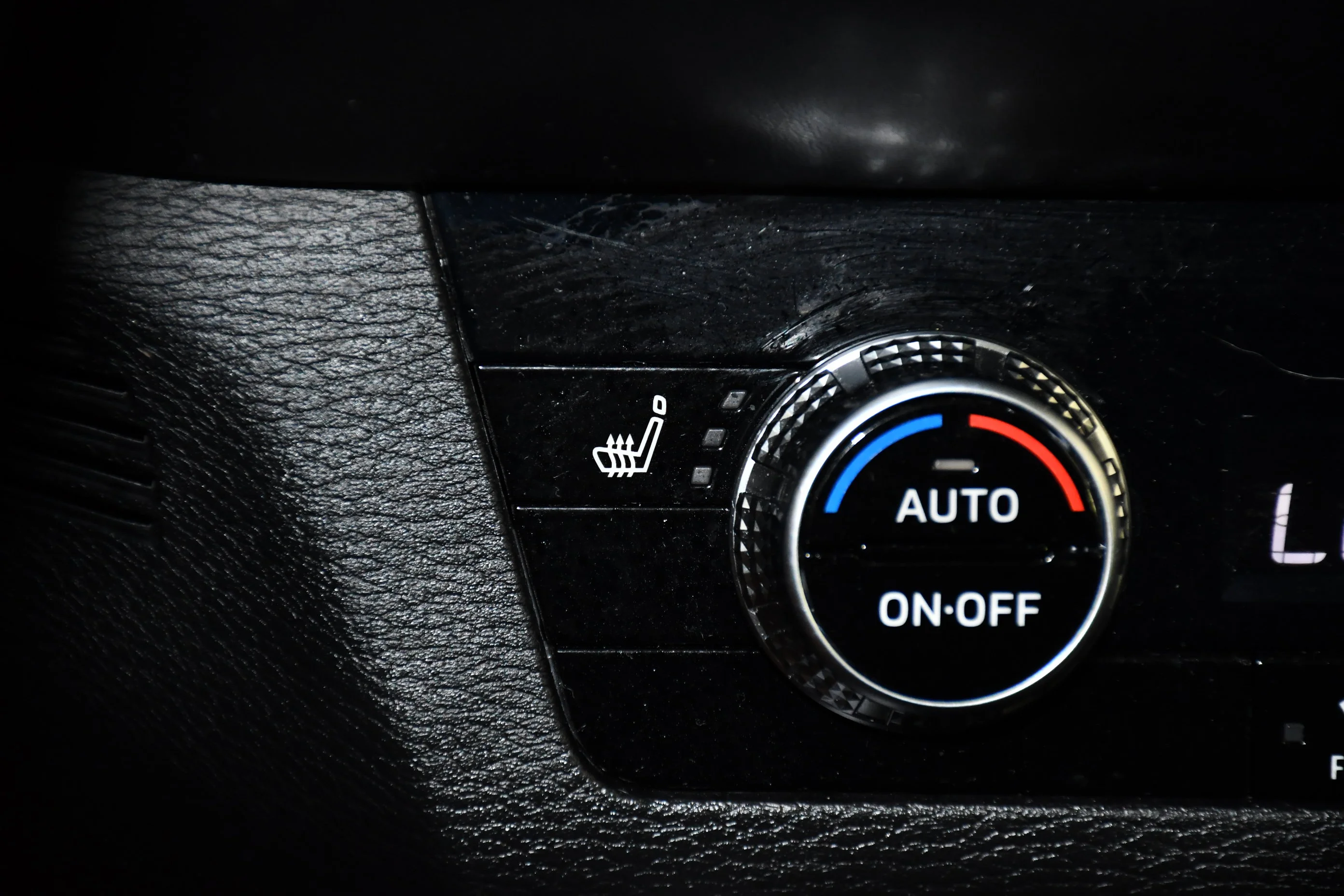 Certified Used 2025 Black Diamond Mitsubishi SE image 30