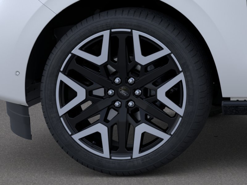 New 2026 Star White Metallic Tri-Coat Ford Platinum® image 32