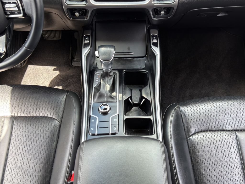 Used 2023 White Kia S image 13