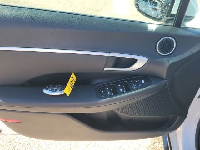 Used 2025 White Hyundai SEL image 15