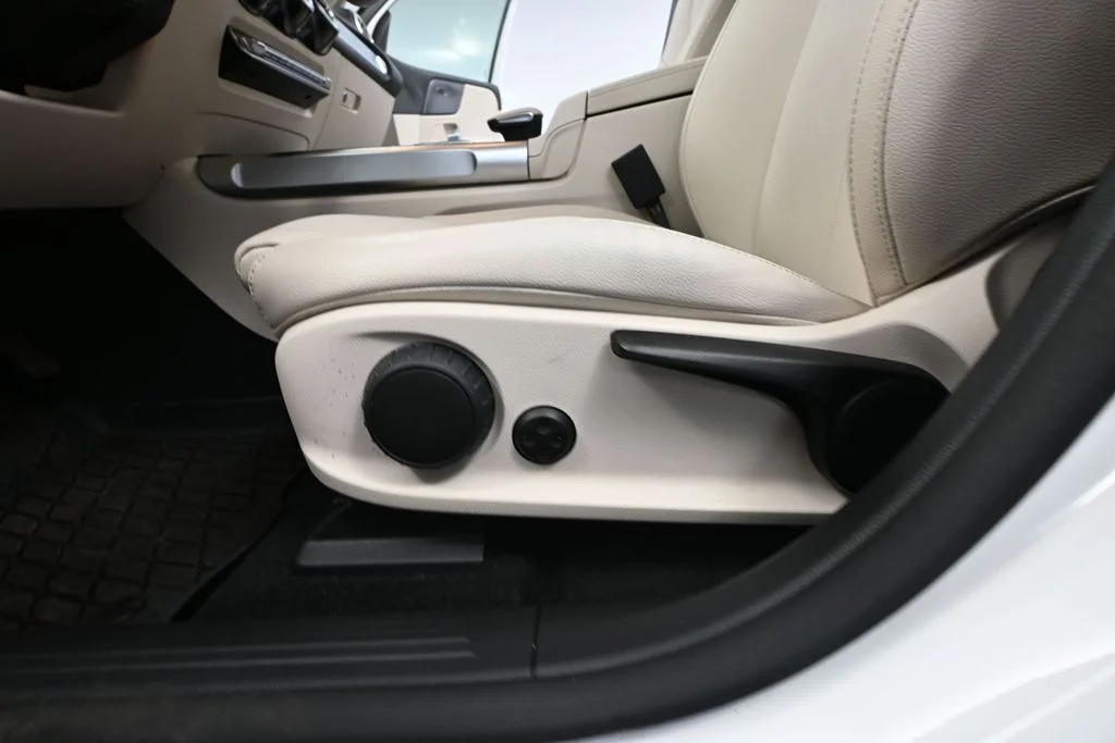Used 2022 White Mercedes-Benz 300 image 22