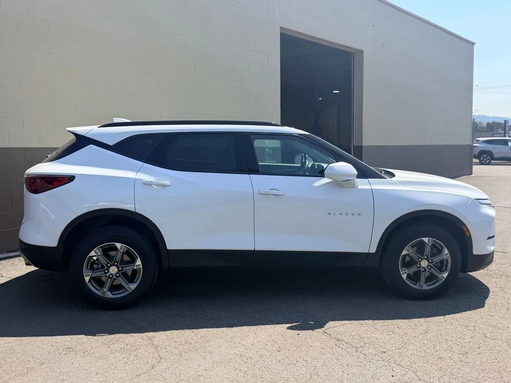 Used 2024 Summit White Chevrolet LT image 4