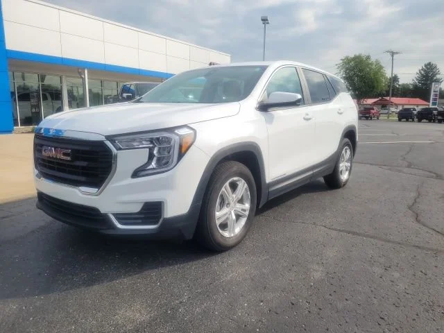Used 2024 Summit White GMC SLE image 2