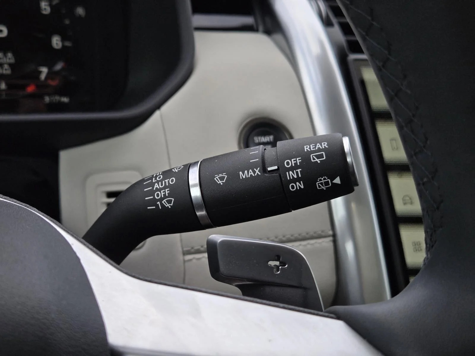 Certified Used 2025 Fuji White Land Rover S image 15