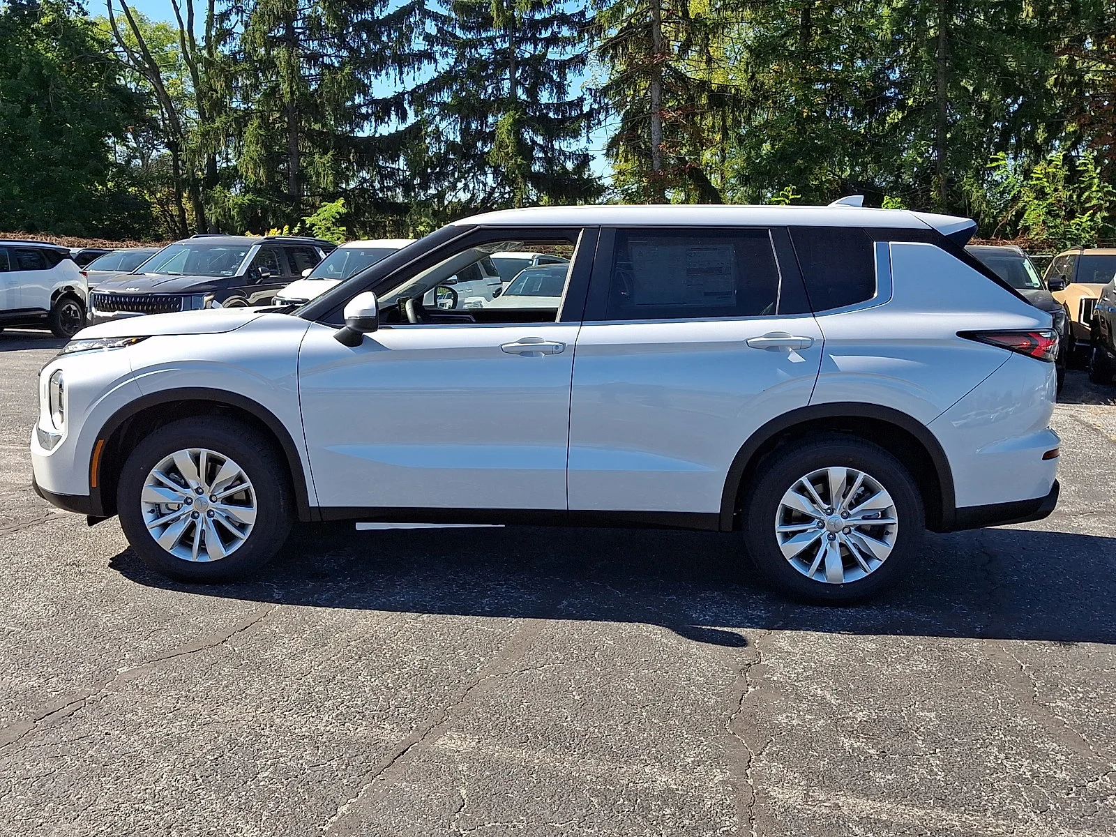 New 2026 White Mitsubishi ES image 5