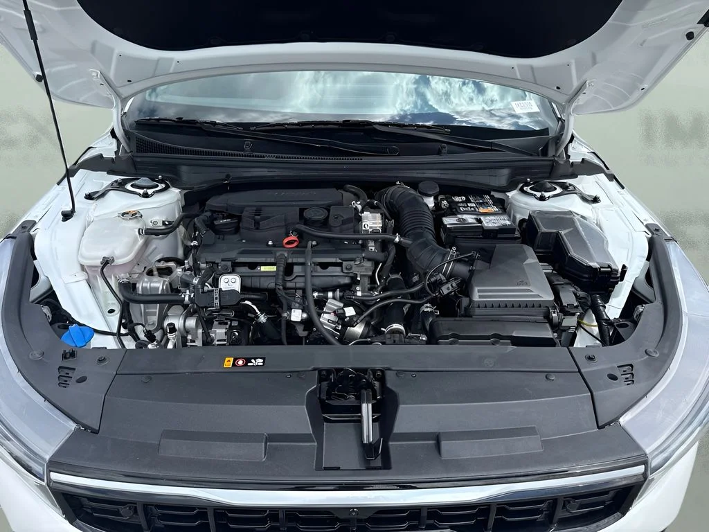 Used 2025 White Kia GT-Line Turbo image 32