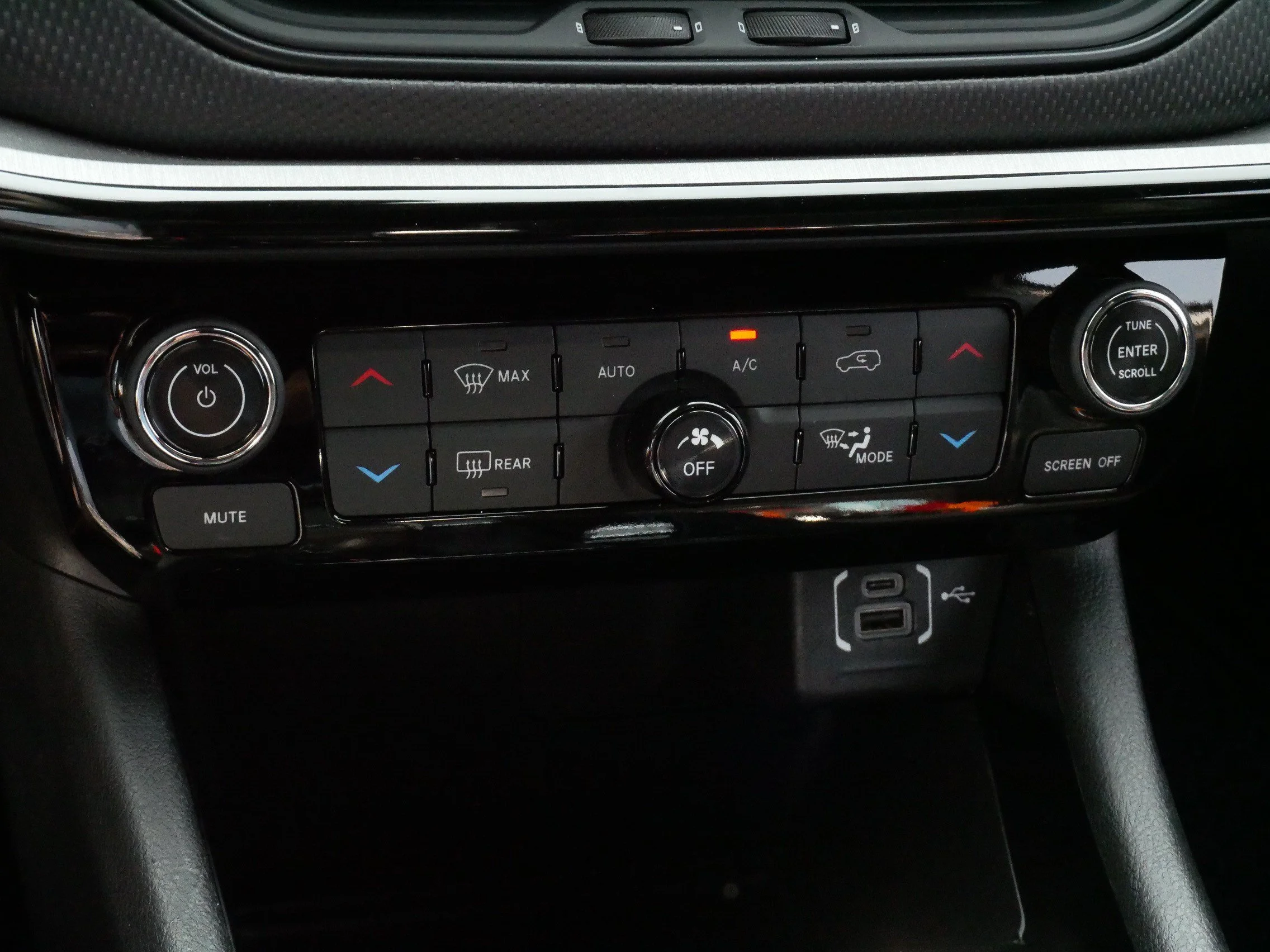 Used 2025 Bright White Clearcoat Jeep Trailhawk image 23