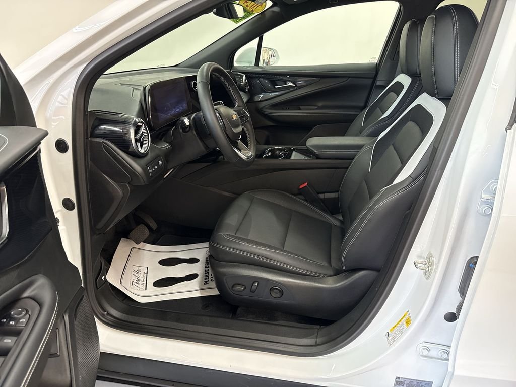 Used 2024 Summit White Chevrolet LT image 12