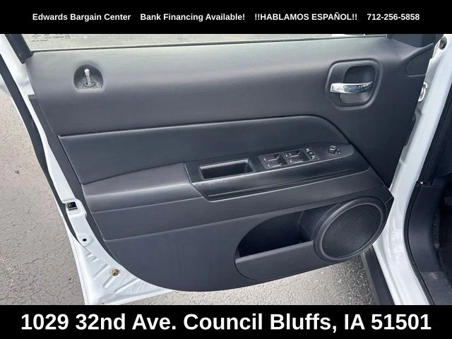 Used 2015 White Jeep Latitude image 13