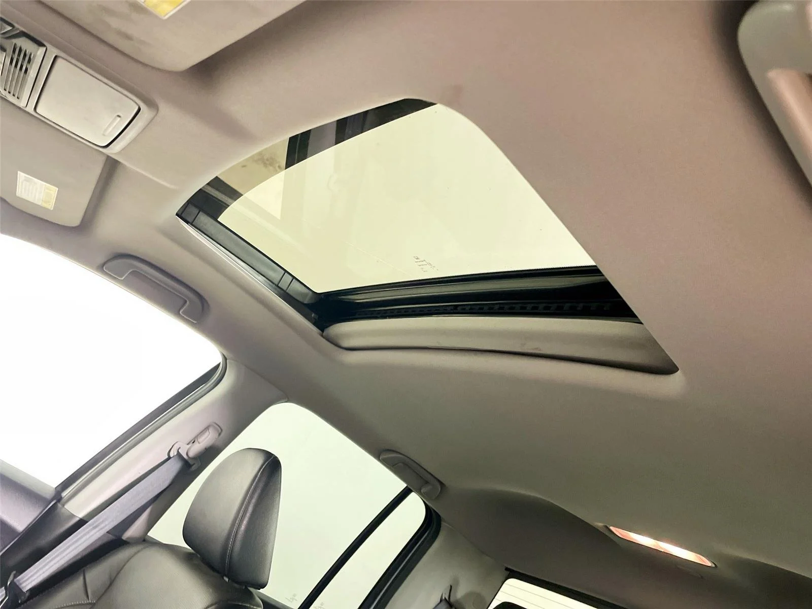 Used 2017 Lunar Silver Metallic Honda RTL-E image 17