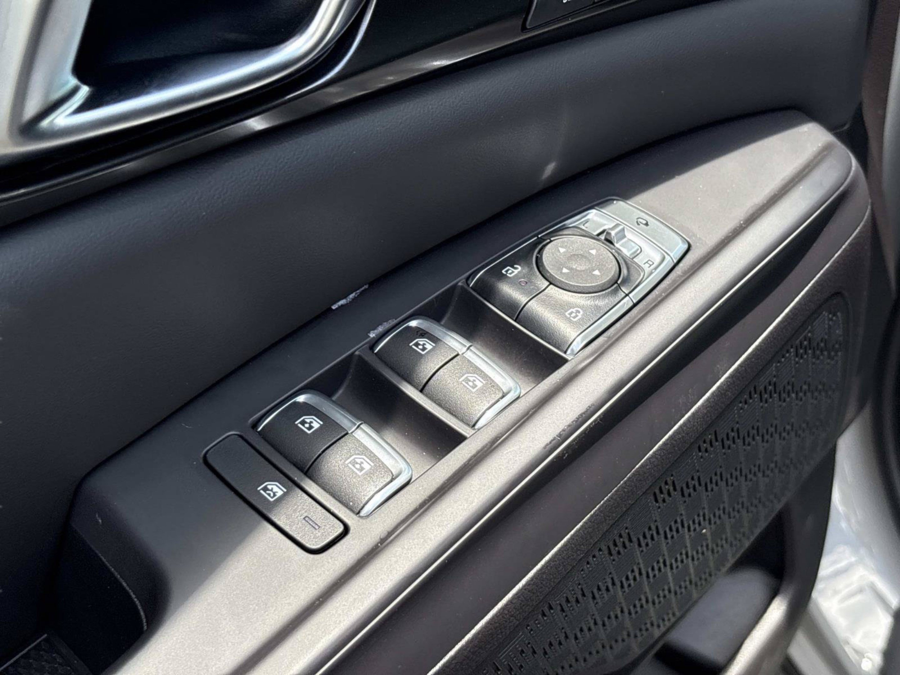 New 2026 Ceramic Silver Kia SX image 20