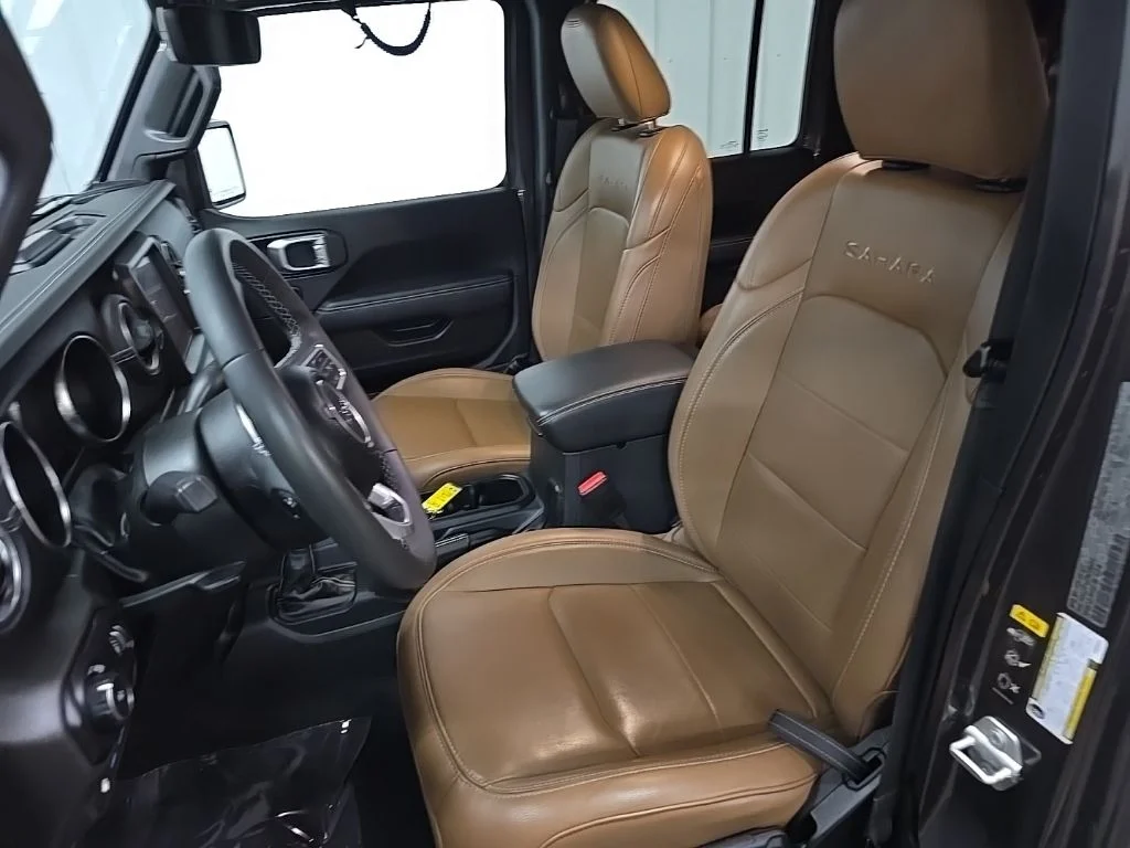Used 2023 Crystal Metallic Jeep Sahara 4xe image 29